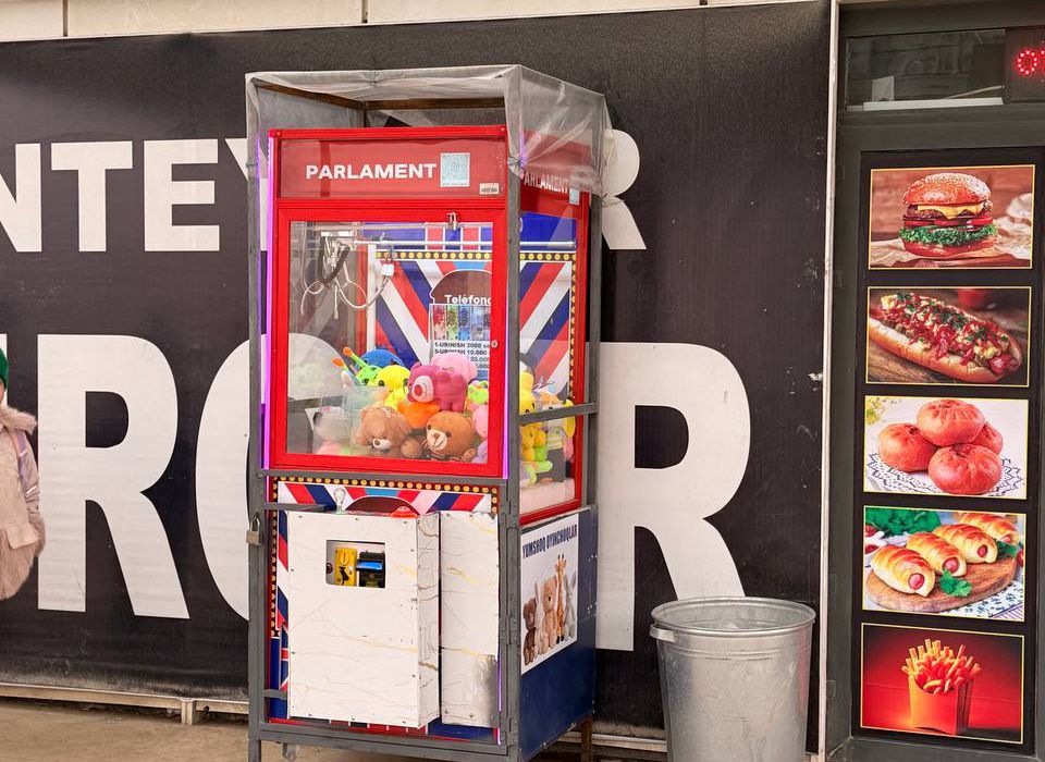 Maktablar oldida ko‘ngilochar qurilmalar: tadbirkorlikmi yoki nazoratsizlik?